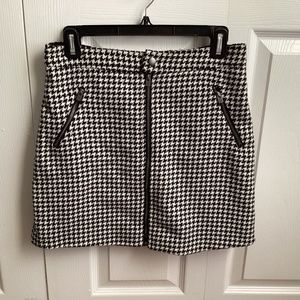 Hollister High rise wool blend houndstooth patterned skirt Size M